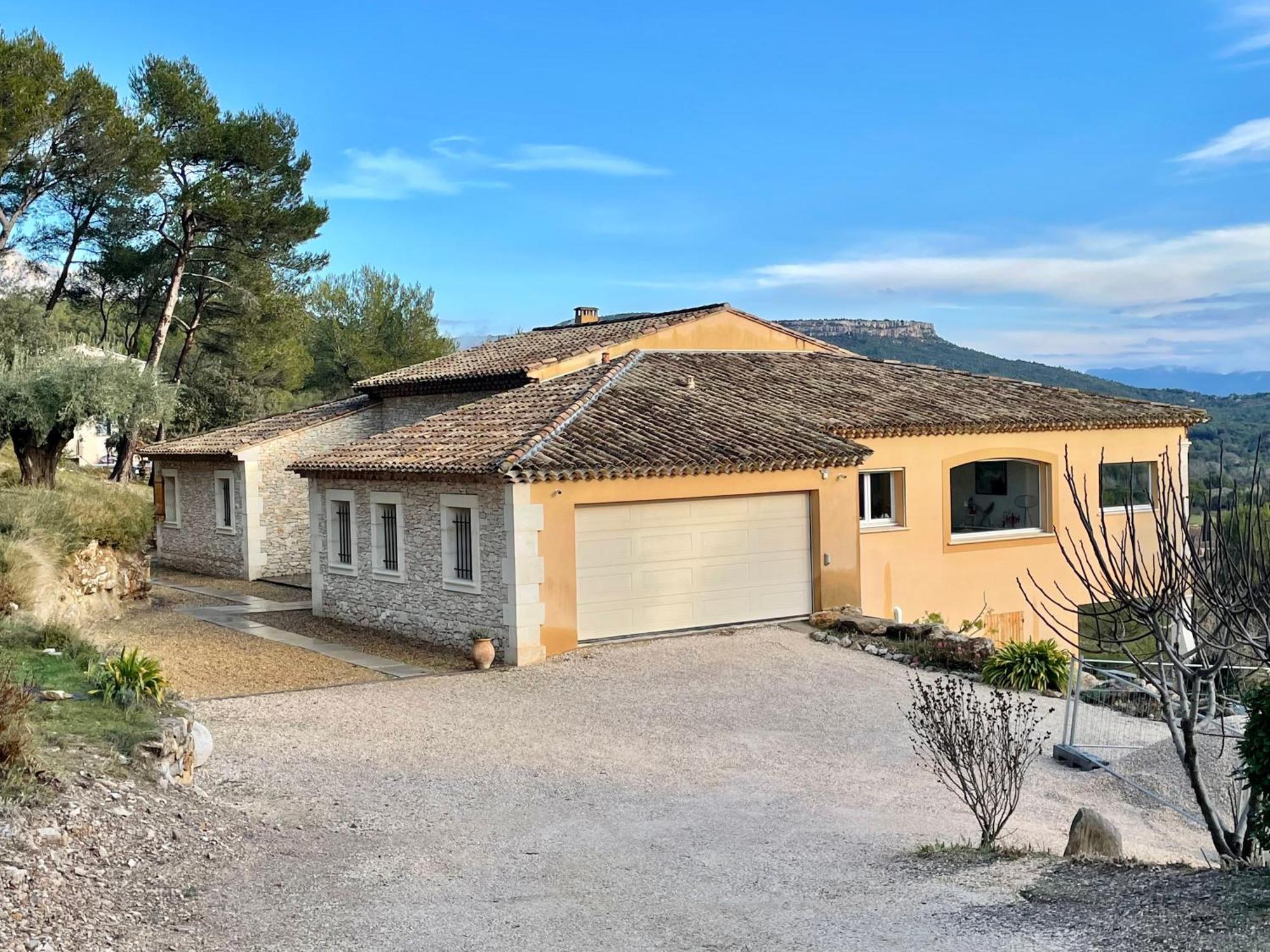 Villa Lumineuse Avec Piscine Clim 1Ere Etage Vue Panoramique Sur Les Montagnes Sur Le Site De La Sainte-Victoire Le Tholonet Exteriör bild